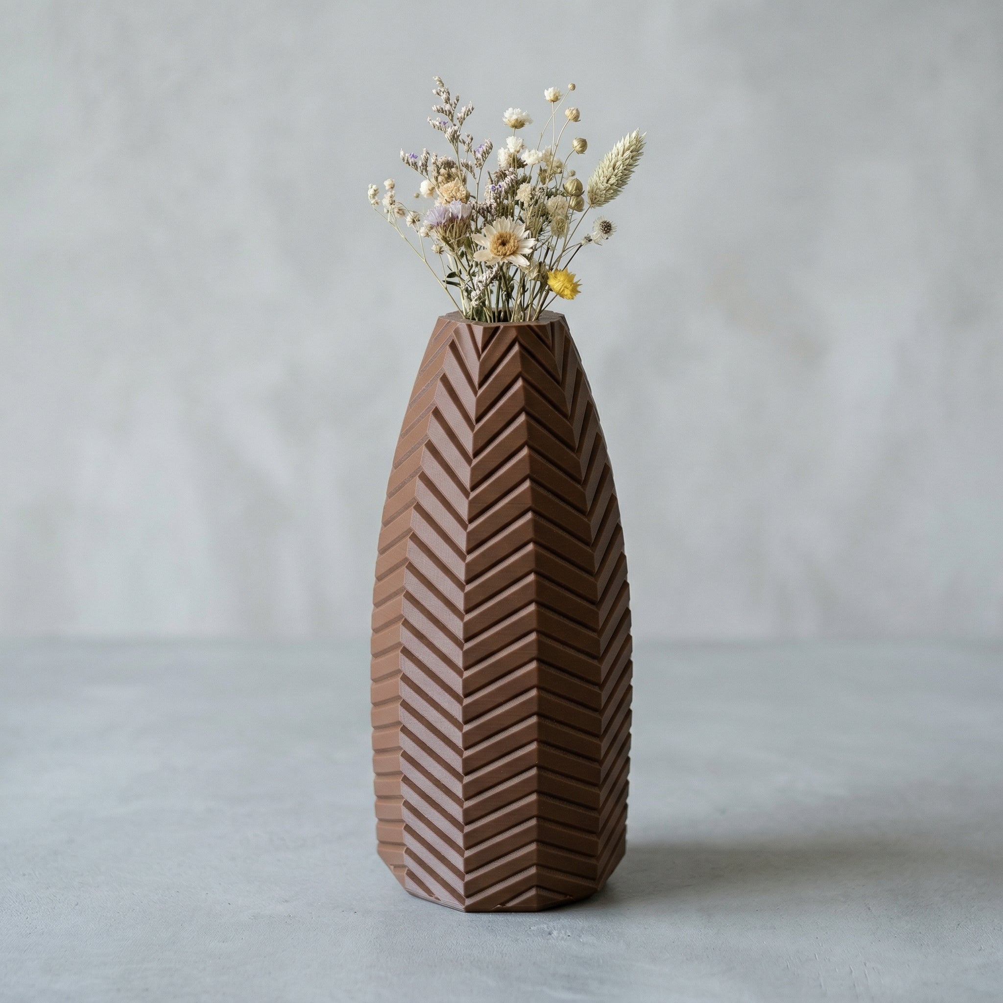 Vaso Cadência Vertical Escultural Marrom — foto 15