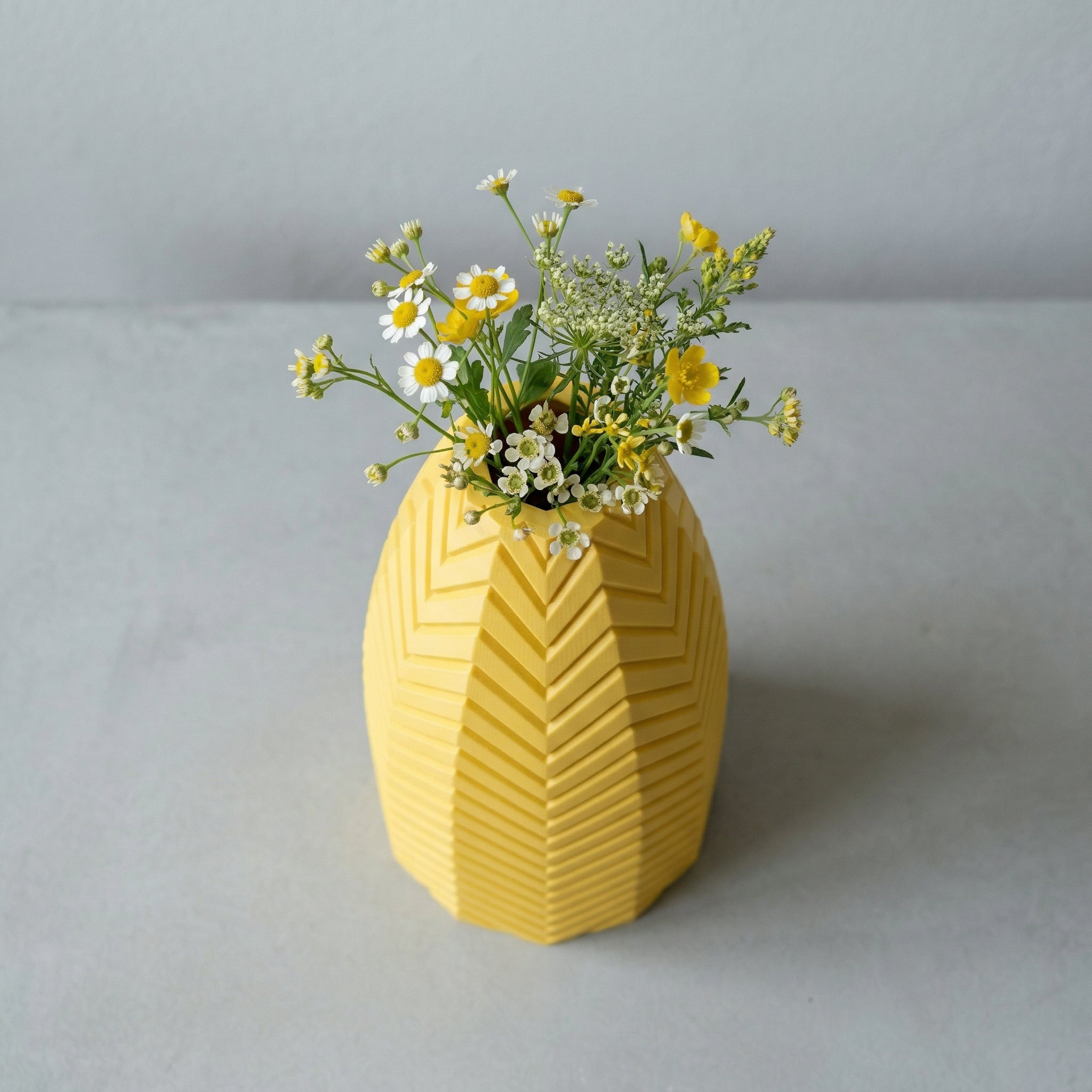 Vaso Cadência Vertical Escultural Amarelo — foto 18